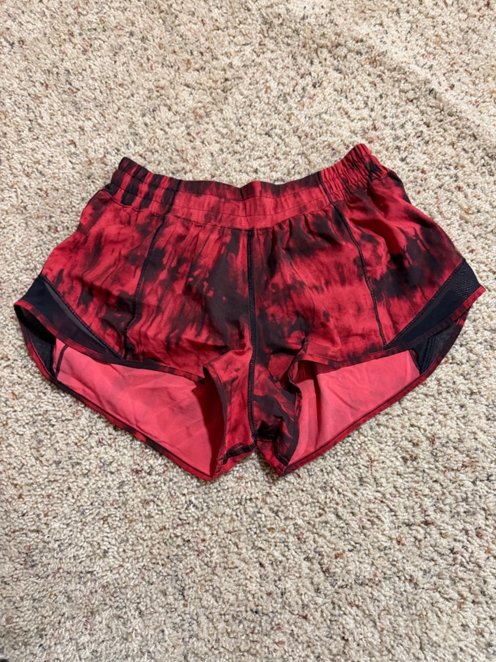 Lululemon 2.5” Hotty Hot Shorts